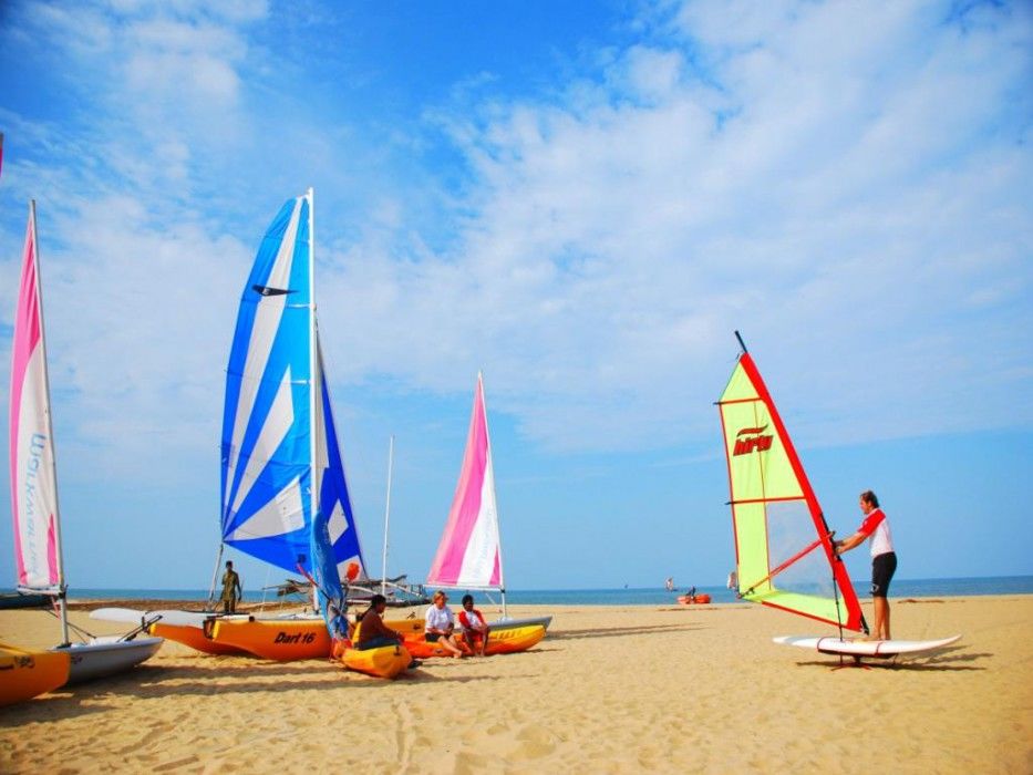 Hotel J Negombo Buitenkant foto