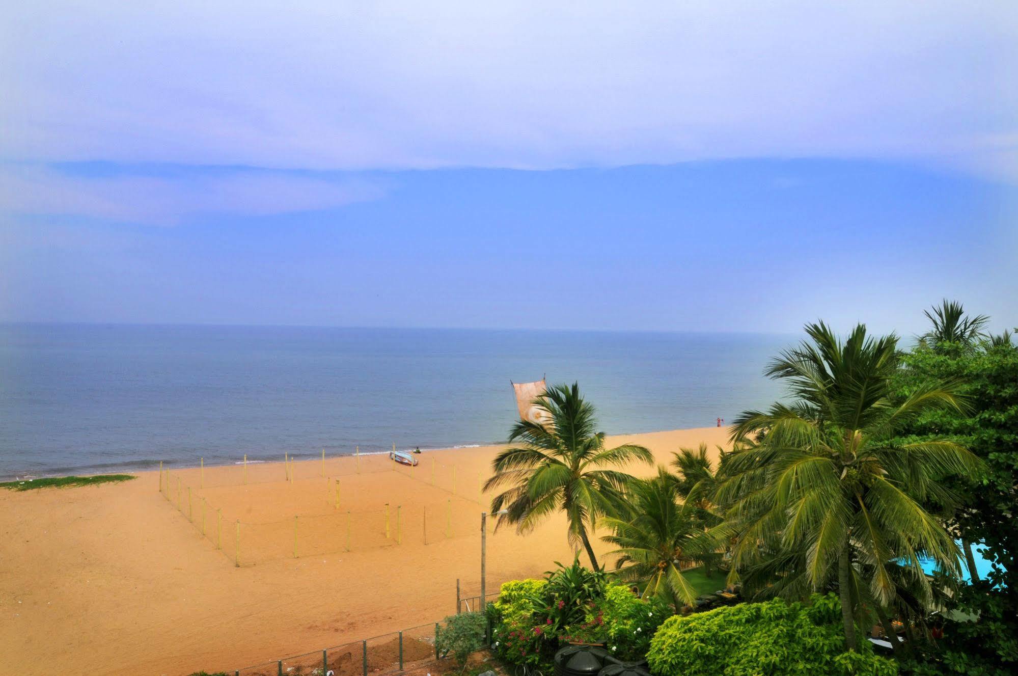 Hotel J Negombo Buitenkant foto